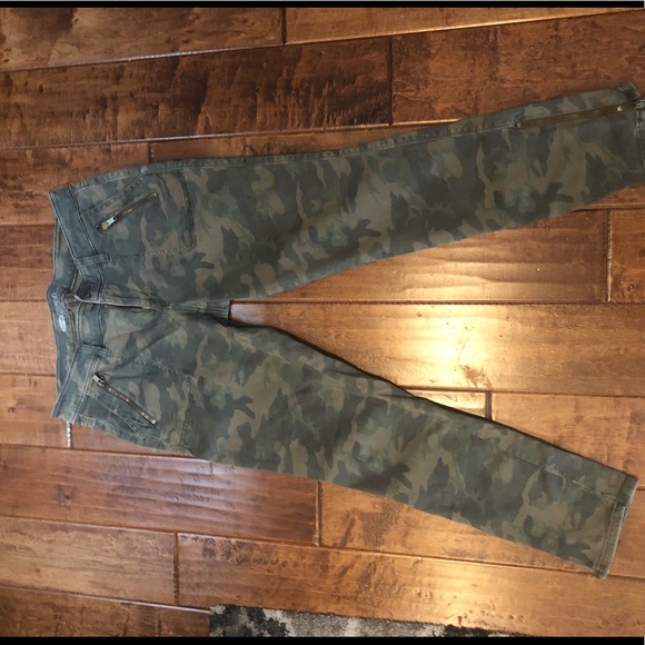 Old Navy Fatigue Capris - Picture 1 of 4